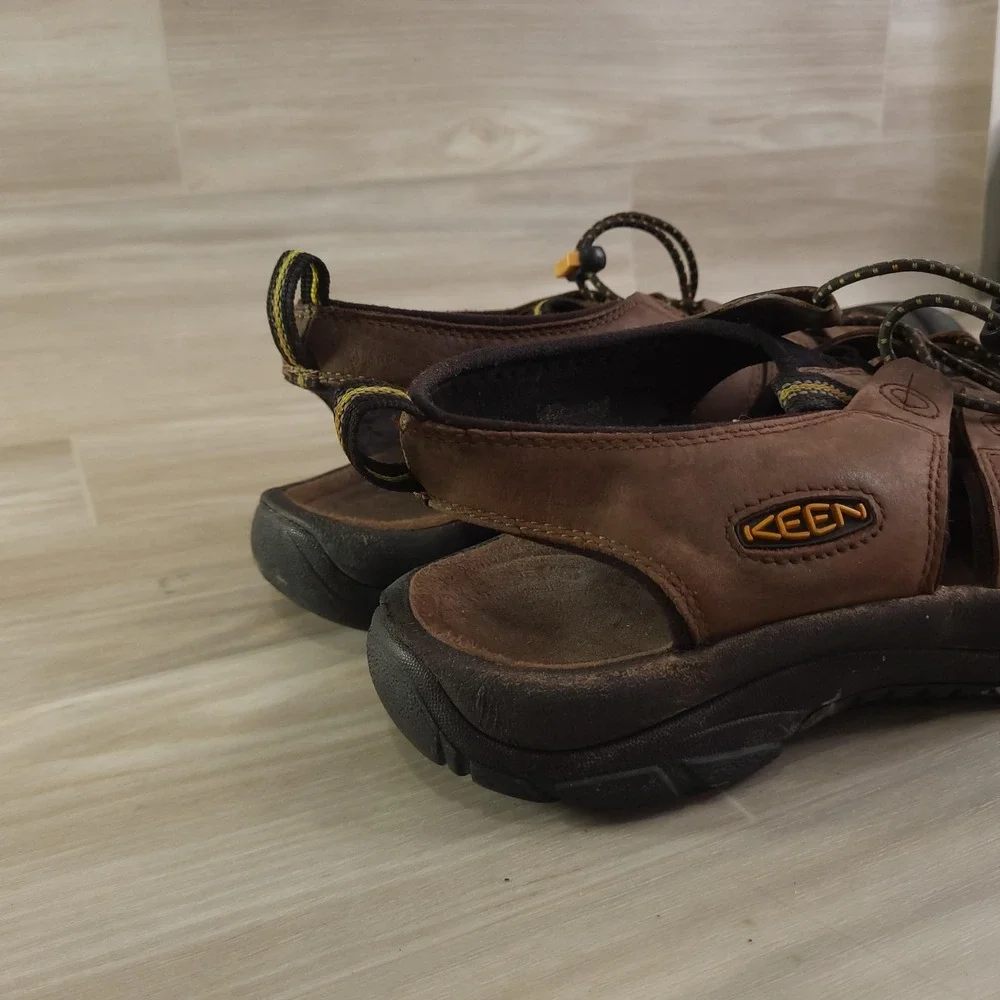 Keen Newport Sandals Mens Size 9 Brown Leather Closed Toe Hiking Trail